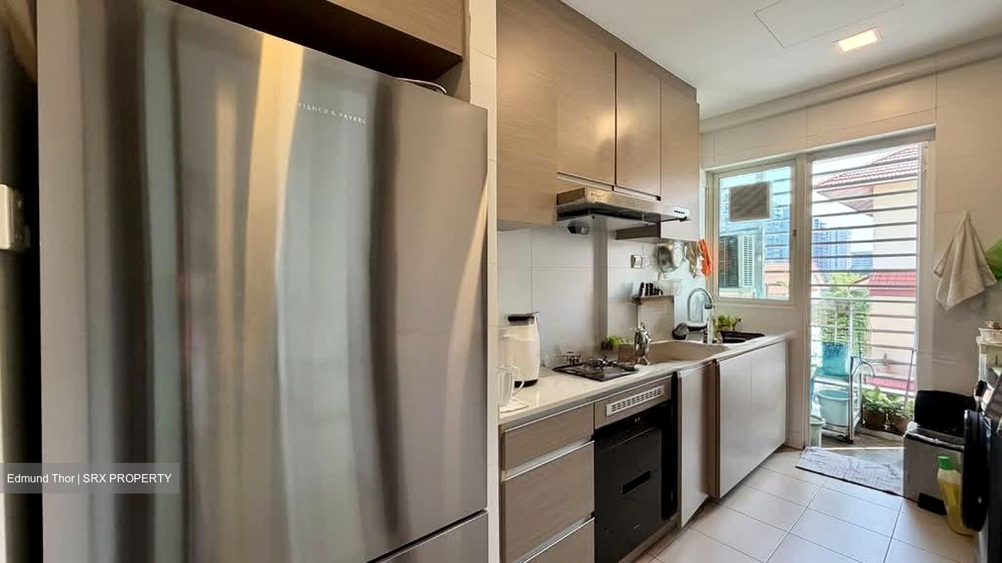 Le Reve (D14), Condominium #560091041